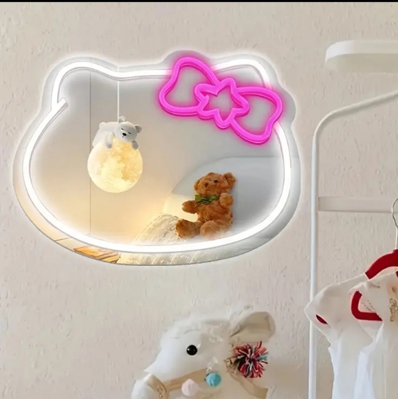 Hello Kitty Led lighted mirror 15" - Picture 11 of 12